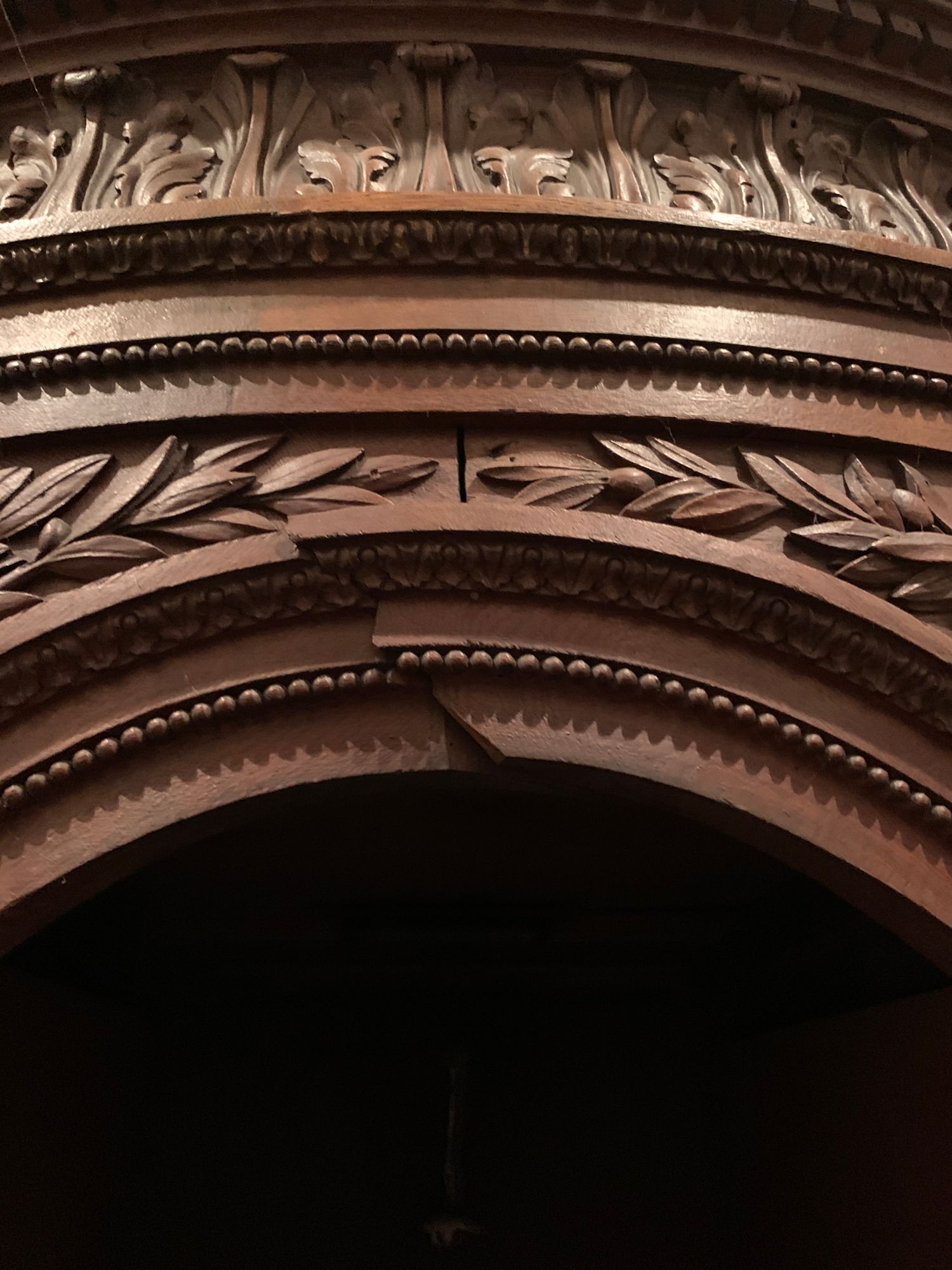 Avant restauration : désordres structurels du meuble