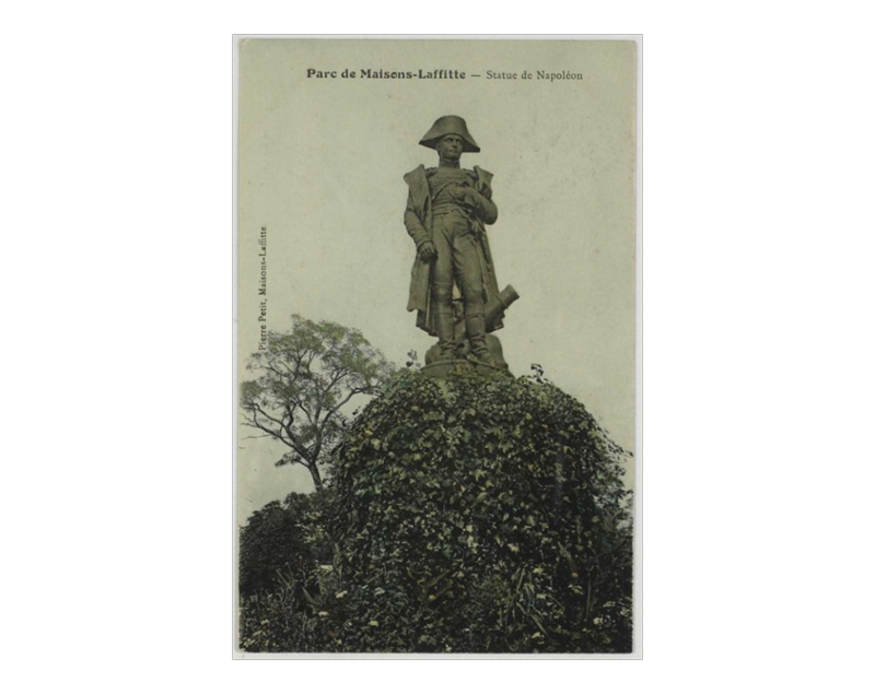 Carte postale représentant la statue de Napoléon dans le Parc de Maisons-Laffitte 