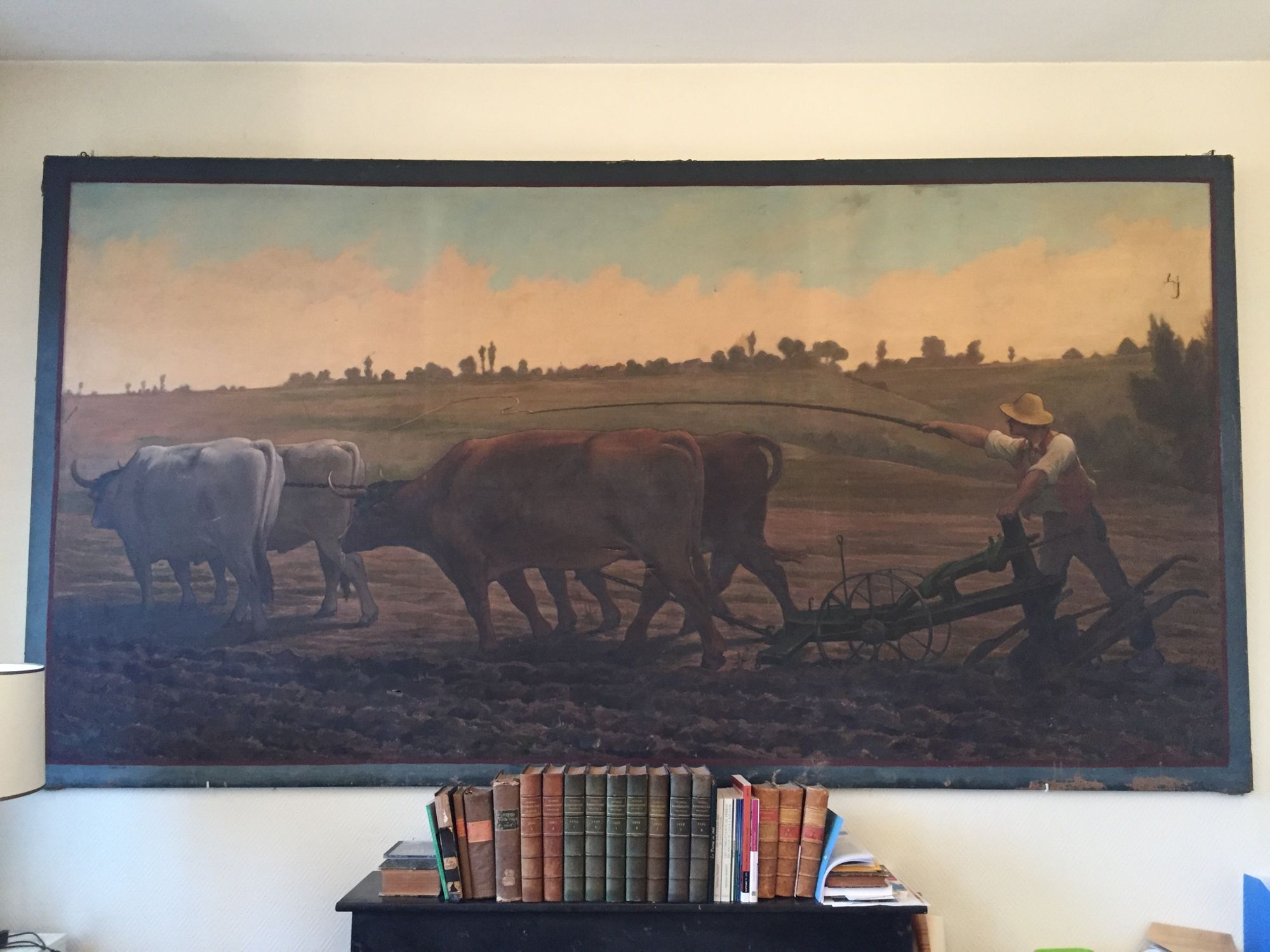 Le tableau à la mairie des Bréviaires, avant la restauration