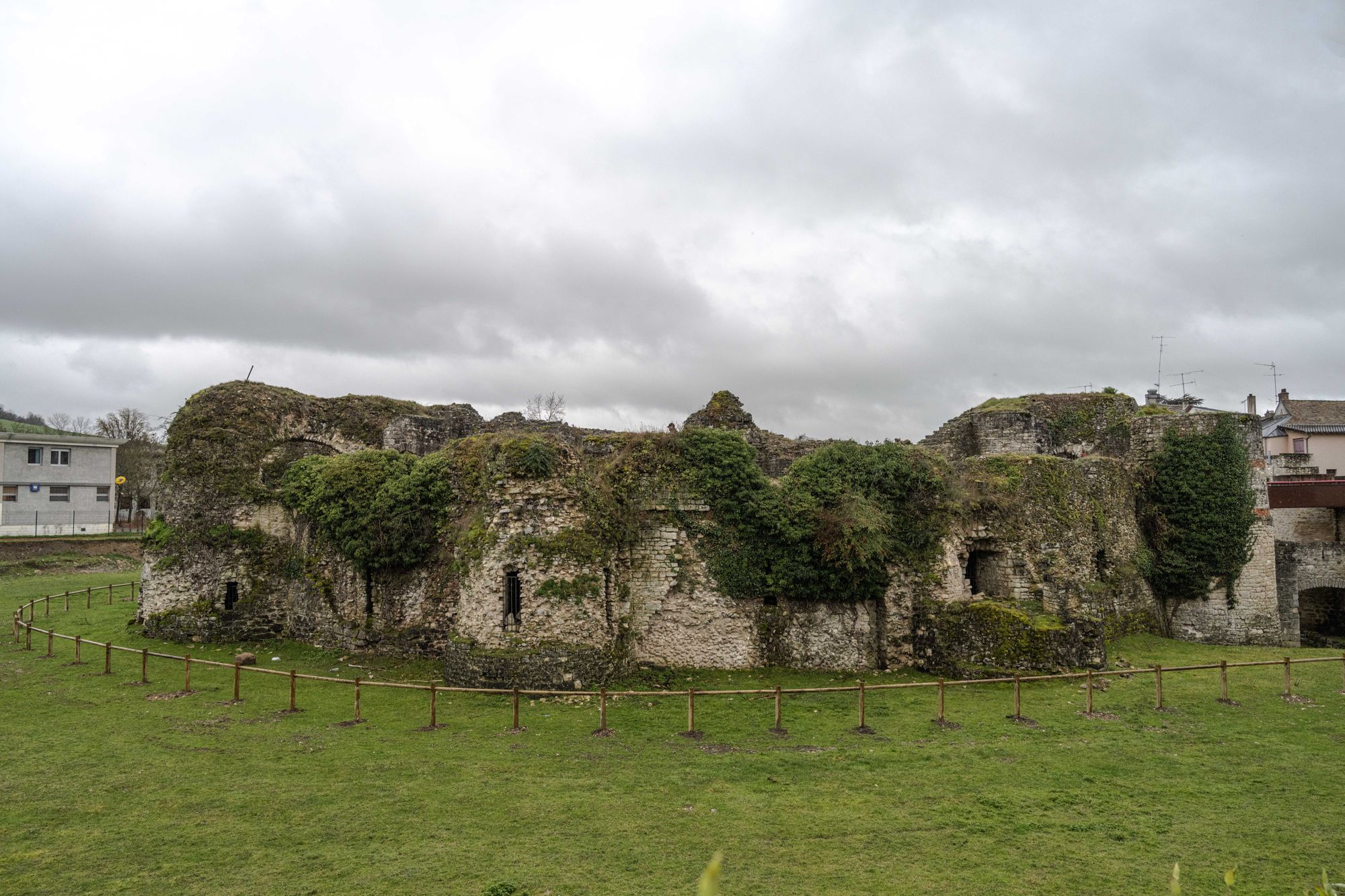 Les travaux d’entretien du château de Beynes : une occasion de redécouvrir cette forteresse médiévale