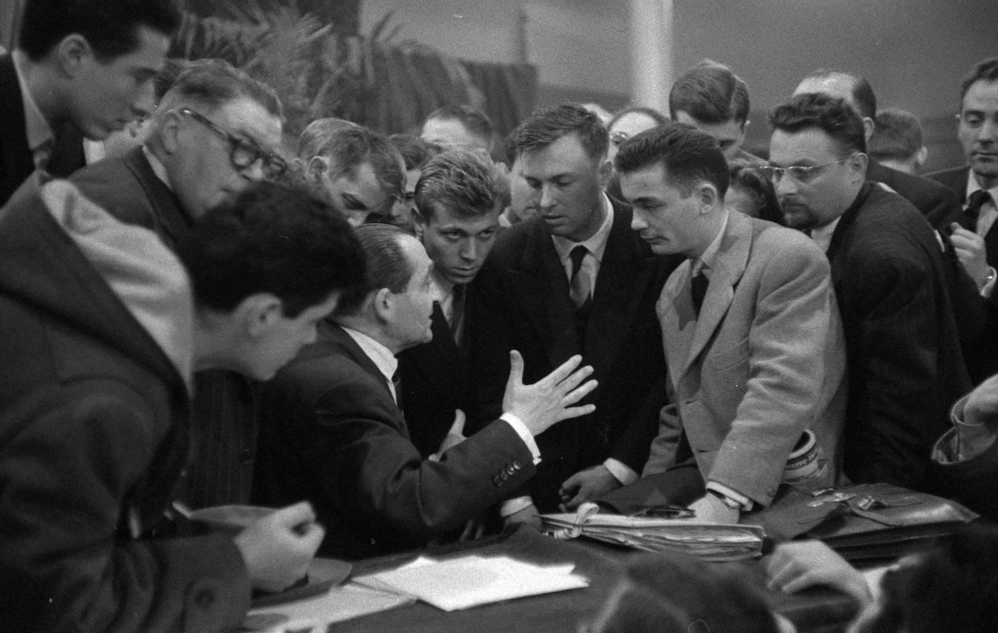 Débats chez les radicaux lors du congrès extraordinaire du 4 mai 1957