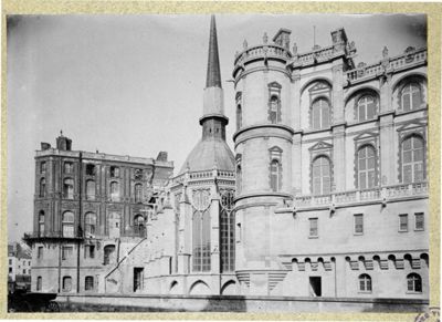 2FI86/1 : Vue extérieure du Château de Saint Germain en Laye. Photographie en noir & blanc, 1888